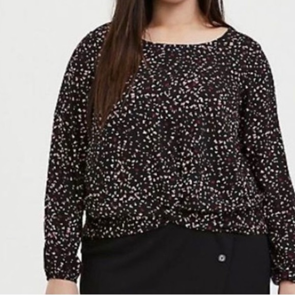 Torrid Black Leopard Heart Challis Twist Front Crop Blouse, Size 00 - Picture 3 of 11
